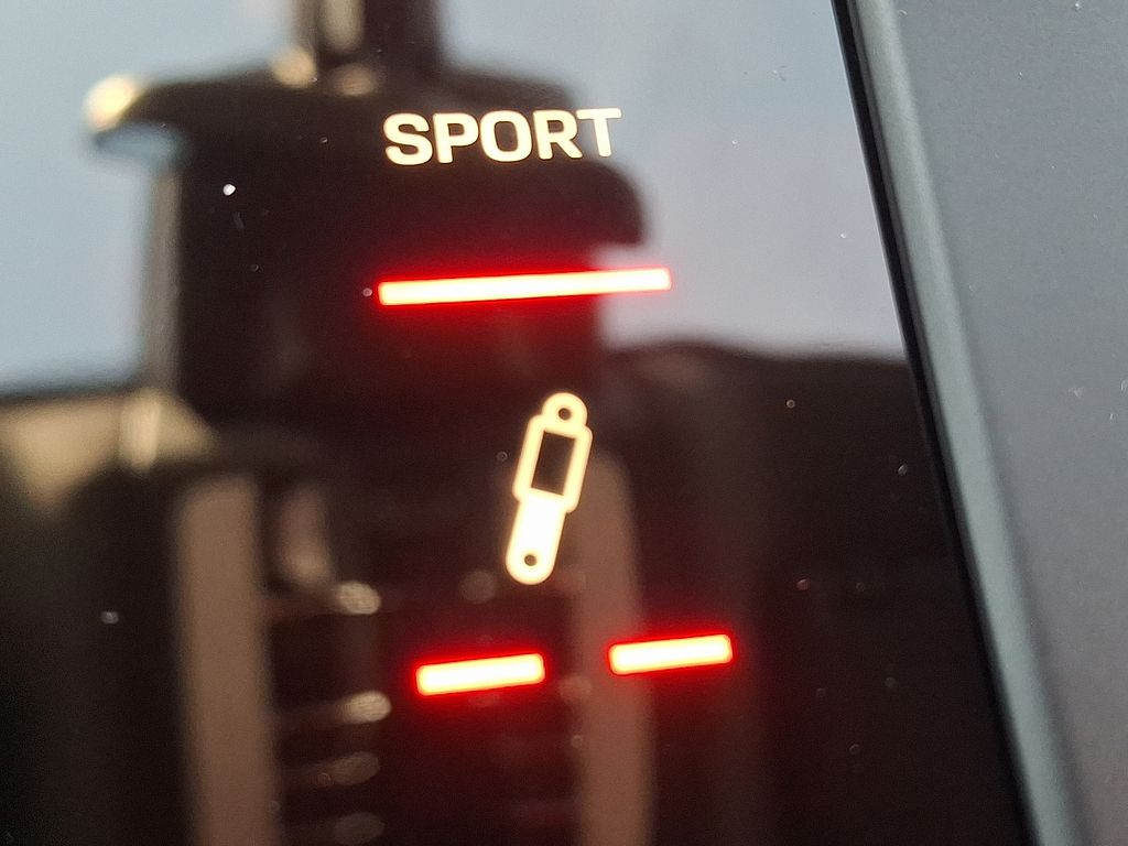 Thumbnail: 2026 Porsche Macan - 23