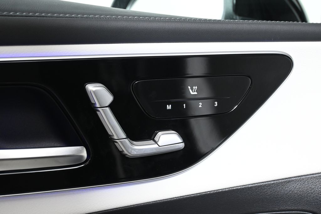 2025 Mercedes-Benz GLC 300 23