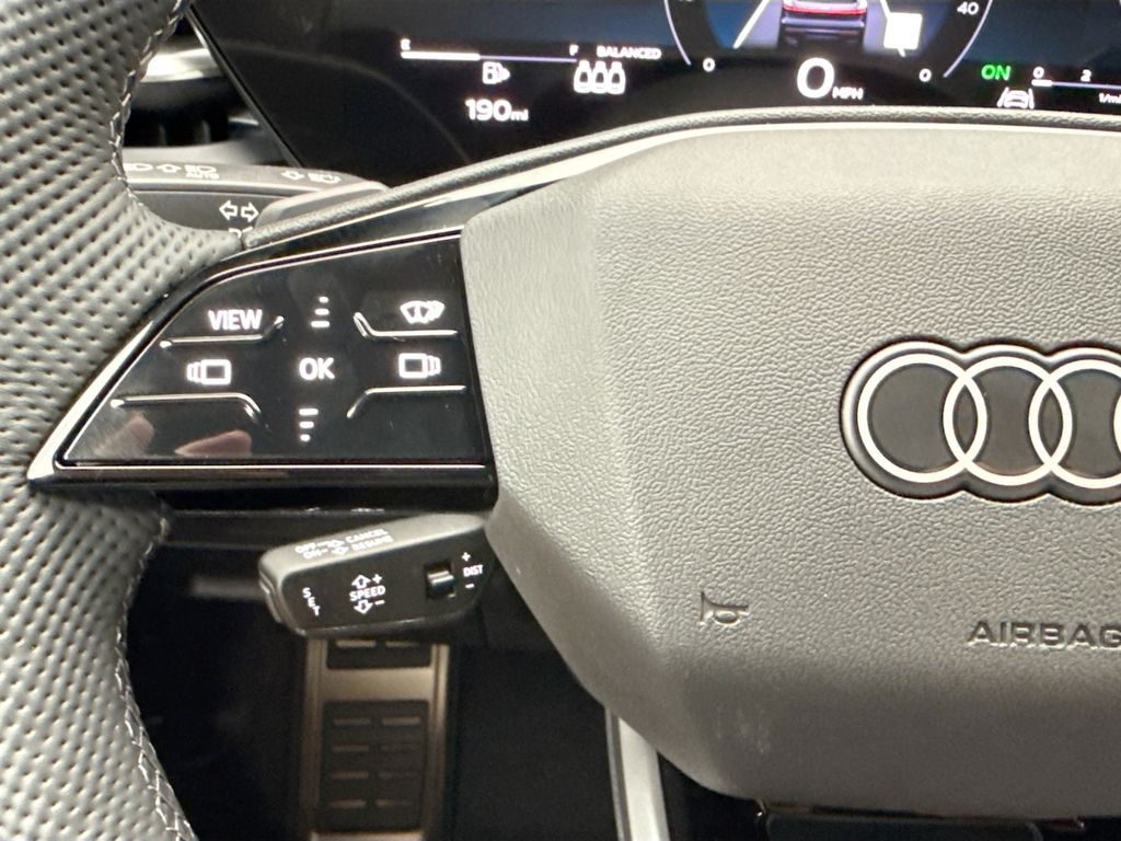 Thumbnail: 2025 Audi SQ5 - 11