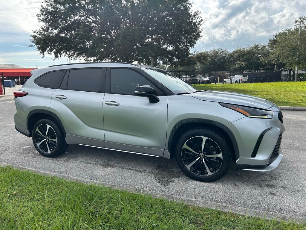 Thumbnail: 2022 Toyota Highlander - 7