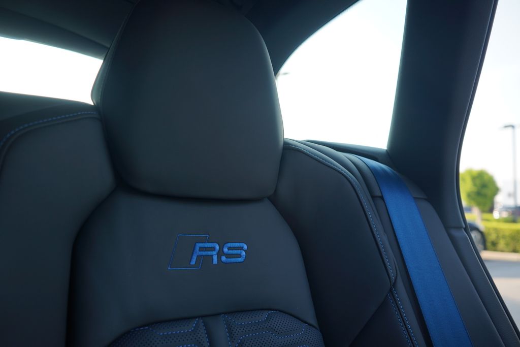 Thumbnail: 2025 Audi RS 6 - 18