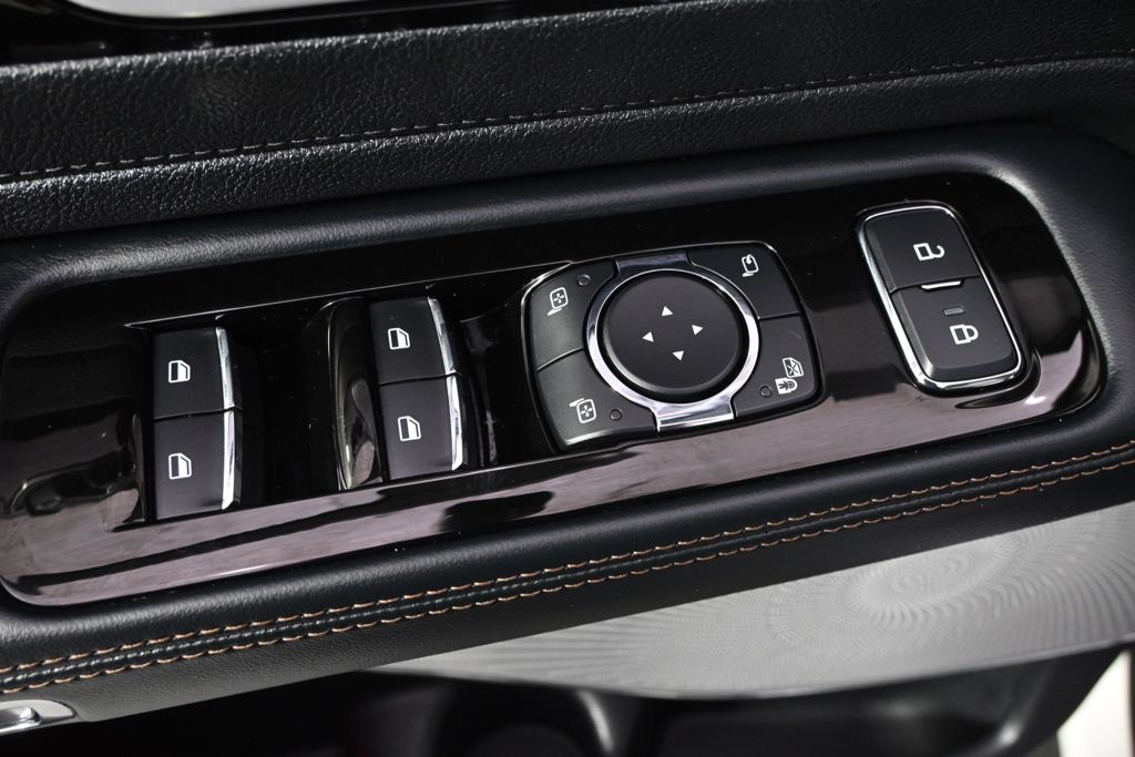 New 2026 White Lincoln Reserve image 24