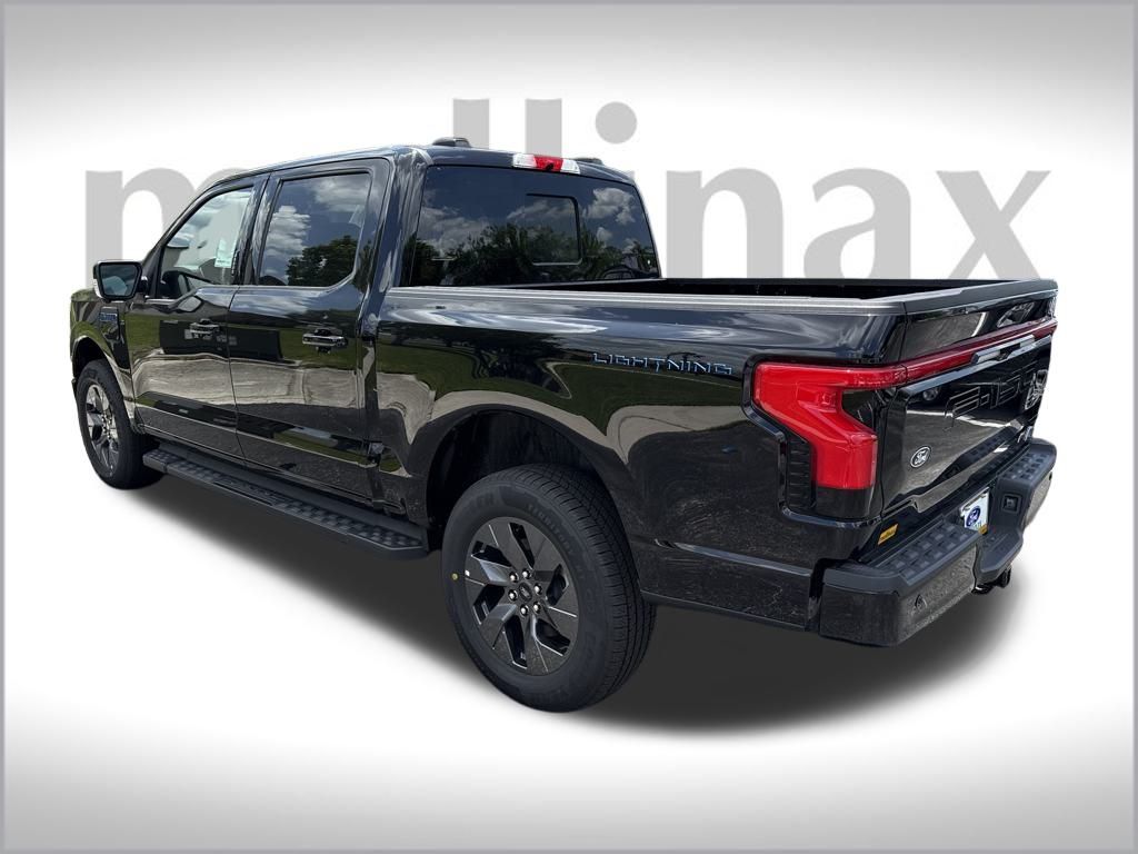 2025 Ford F-150 Lightning Lariat photo 6
