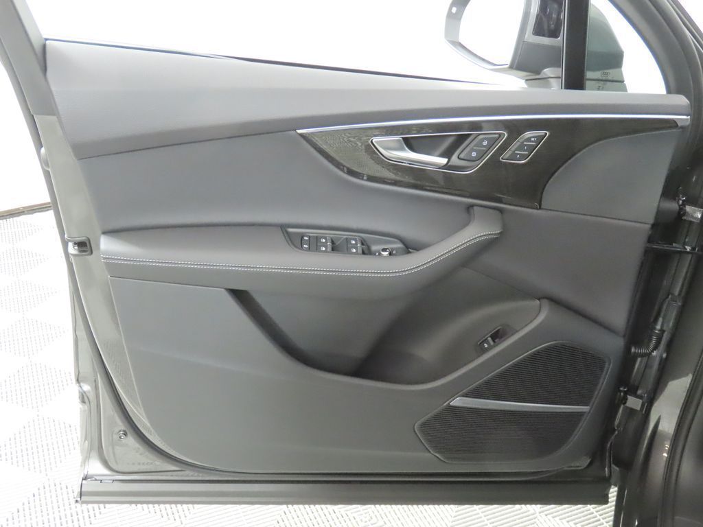 Thumbnail: 2026 Audi Q7 - 28