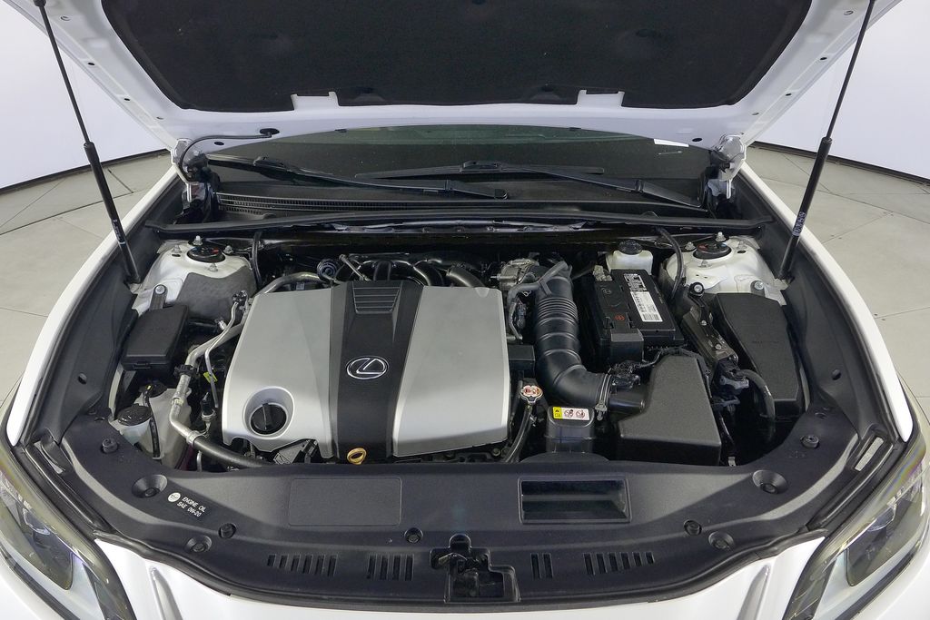 Thumbnail: 2020 Lexus ES - 6