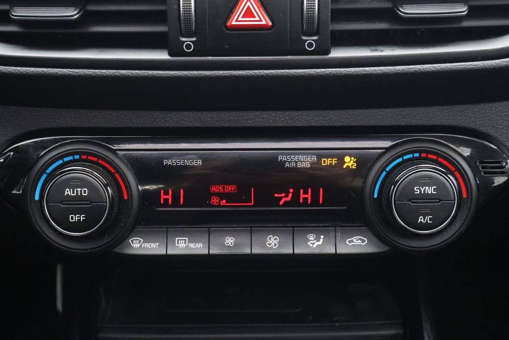 Thumbnail: 2023 Kia Forte - 18