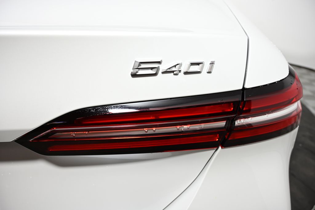 Thumbnail: 2026 BMW 5 Series - 11