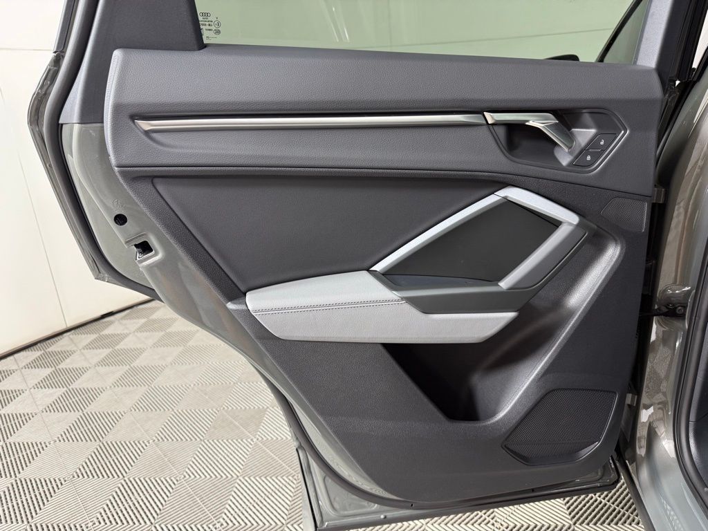 Thumbnail: 2025 Audi Q3 - 24