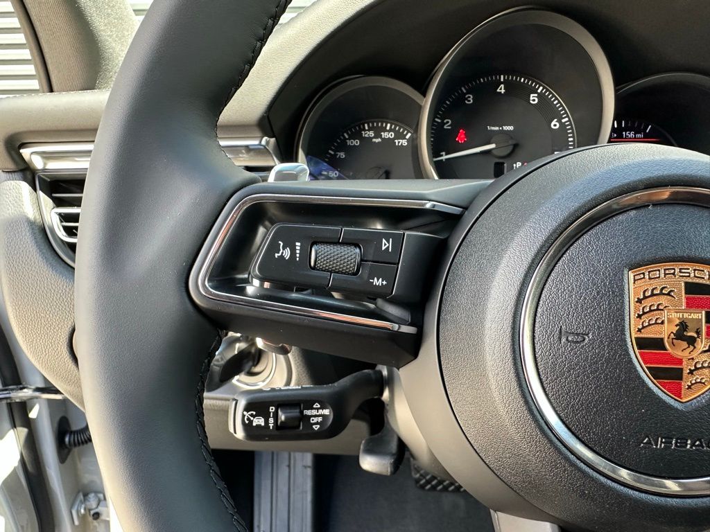 Thumbnail: 2026 Porsche Macan - 20