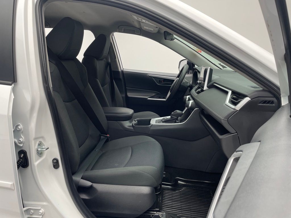 Thumbnail: 2023 Toyota RAV4 - 17