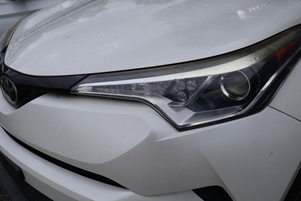 Thumbnail: 2018 Toyota C-HR - 3