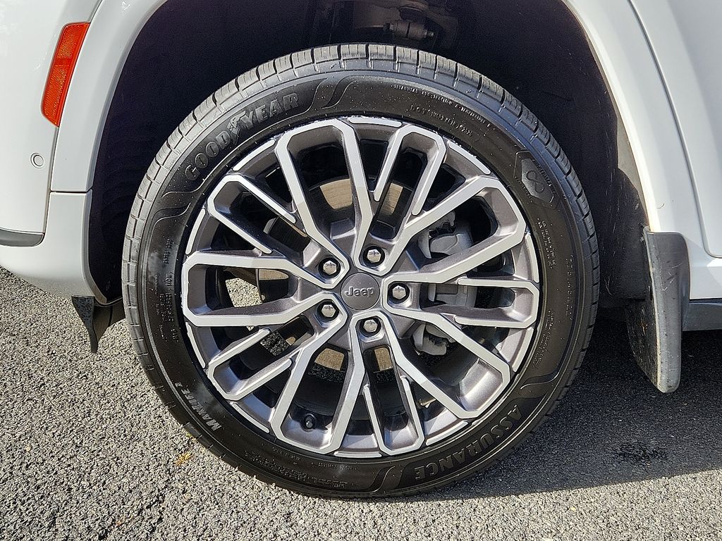 Thumbnail: 2022 Jeep Grand Cherokee L - 8