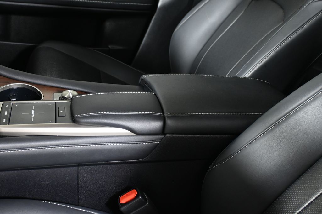 Thumbnail: 2022 Lexus RX - 28