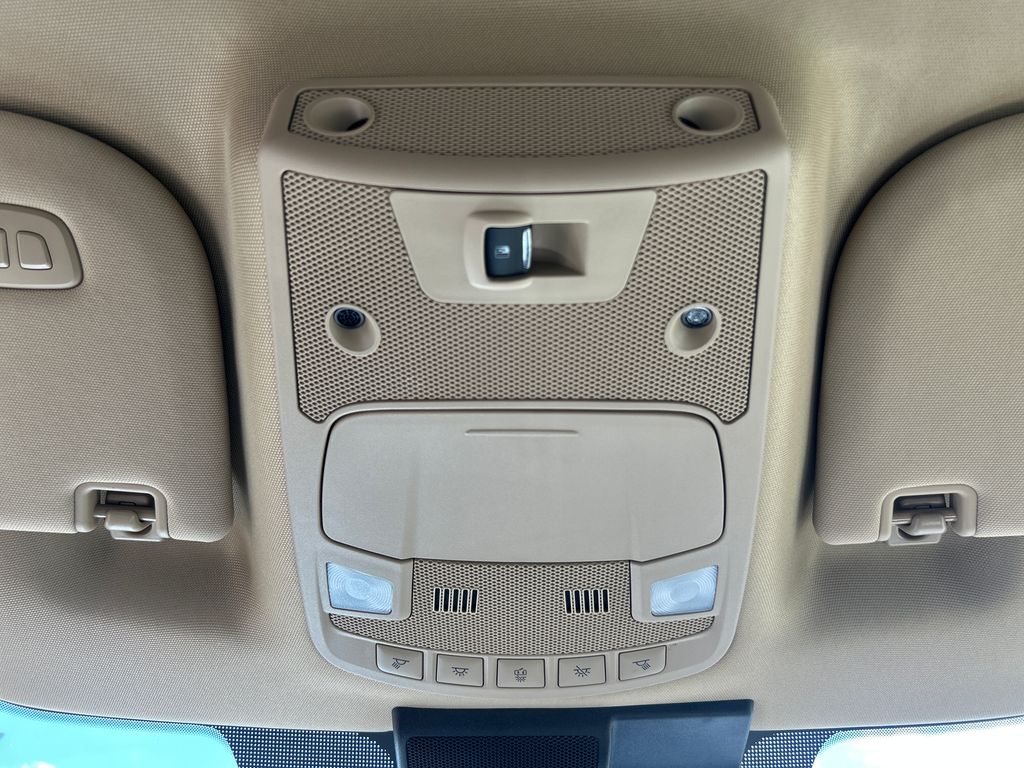 Used 2019  Ford Lariat image 16