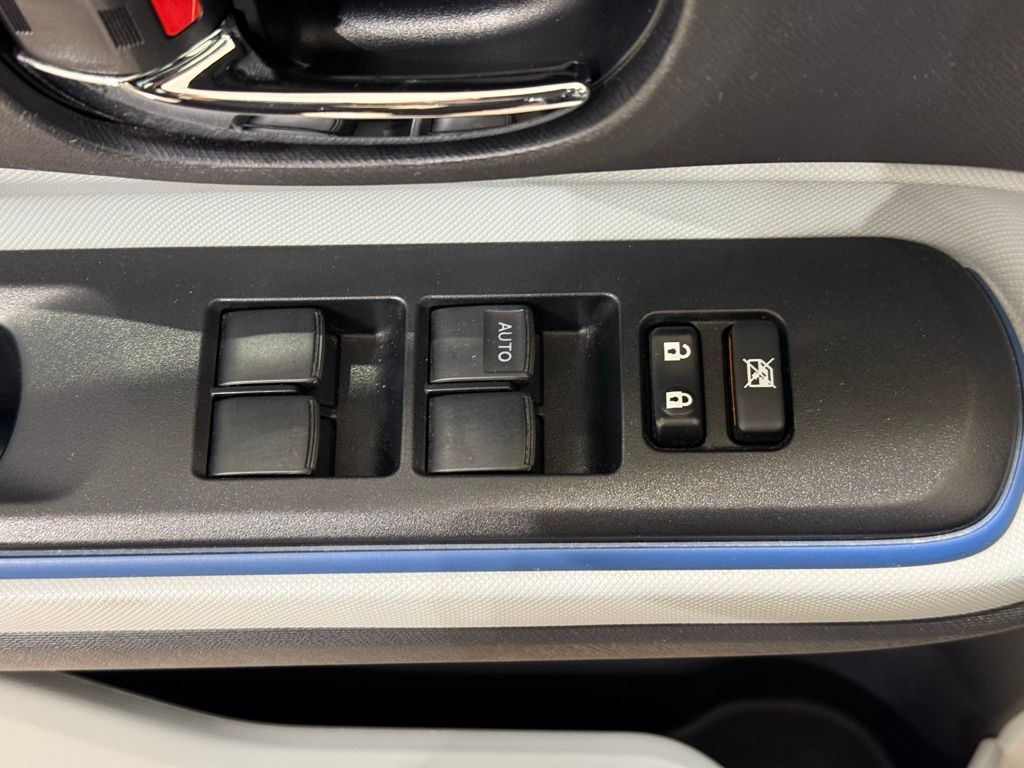 Thumbnail: 2013 Toyota Prius c - 16