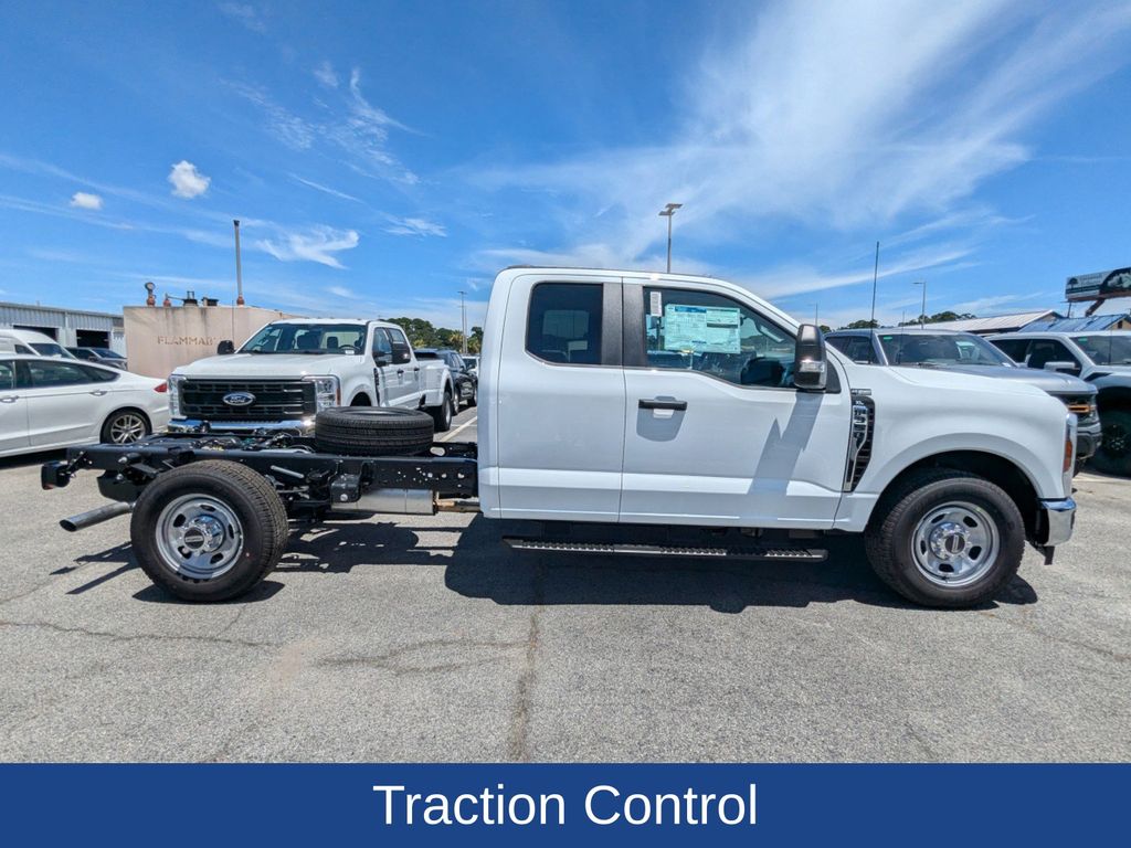 2025 Ford F-350 Super Duty XL