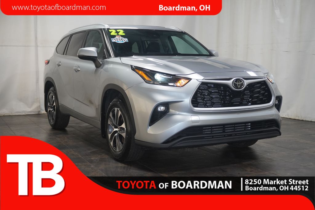 Black 2022 Toyota Highlander XLE AWD SUV / Crossover All-Wheel Drive 8-Speed Automatic