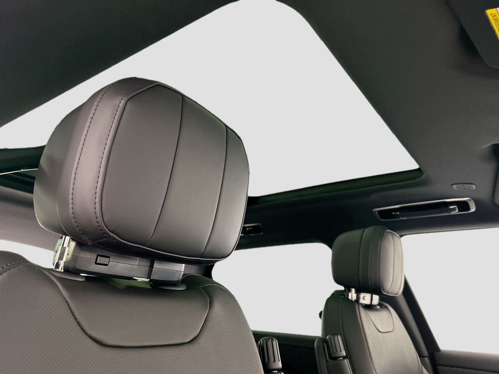 Thumbnail: 2026 Land Rover Range Rover Sport - 17