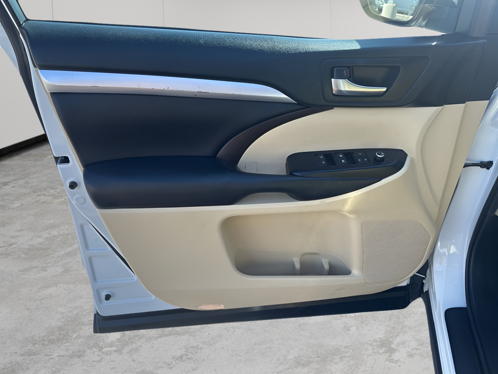 Used Car 2019 Toyota Highlander  Xle For Sale Under $25,000 In Austin, Texas