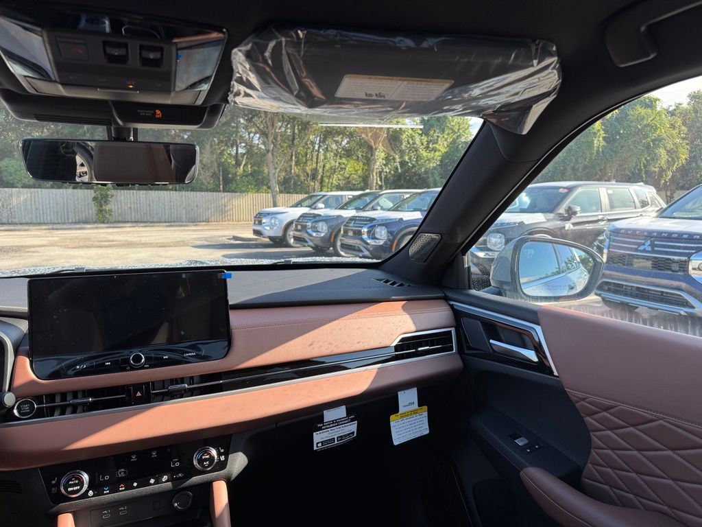 2025 Mitsubishi Outlander SEL photo 19