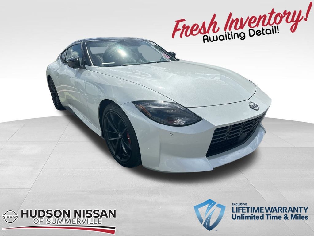 2024 Everest White Pearl Tricoat/Super Black Nissan Z Performance RWD Coupe