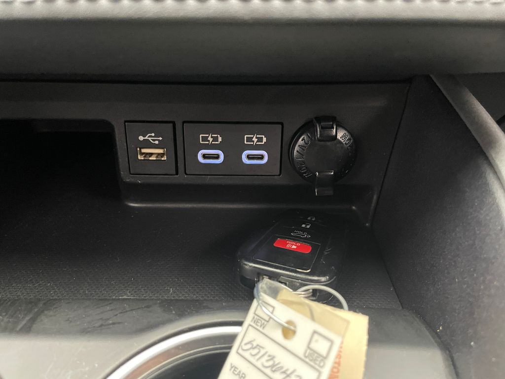 Thumbnail: 2023 Toyota Highlander - 27