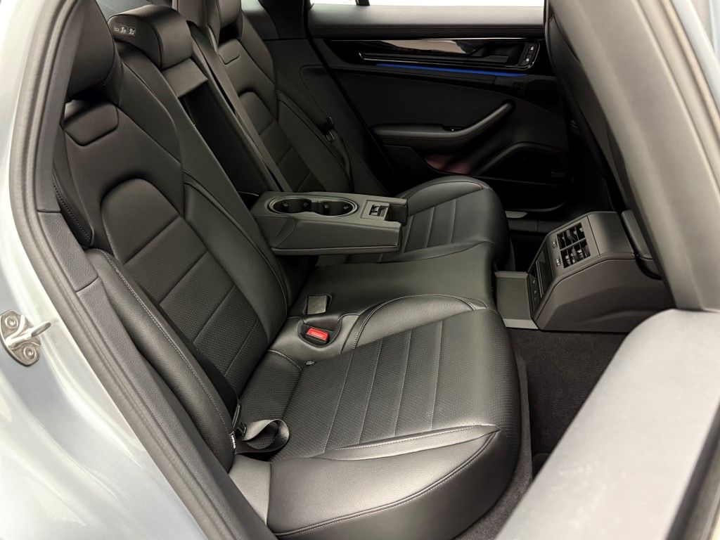 Thumbnail: 2025 Porsche Panamera - 30