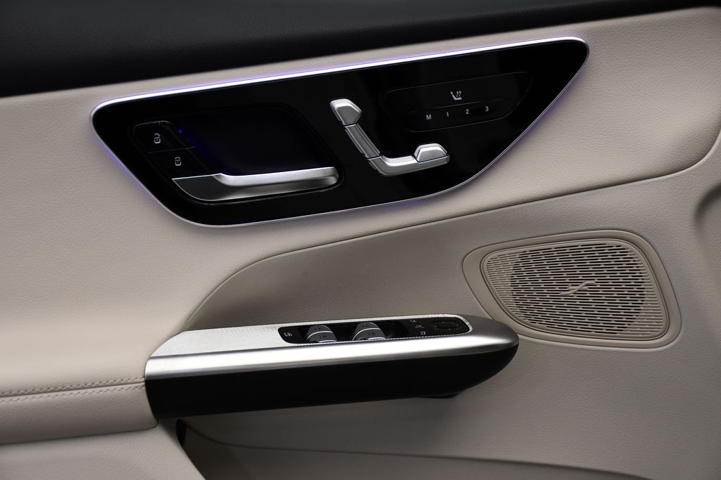 Thumbnail: 2025 Mercedes-Benz GLC - 30