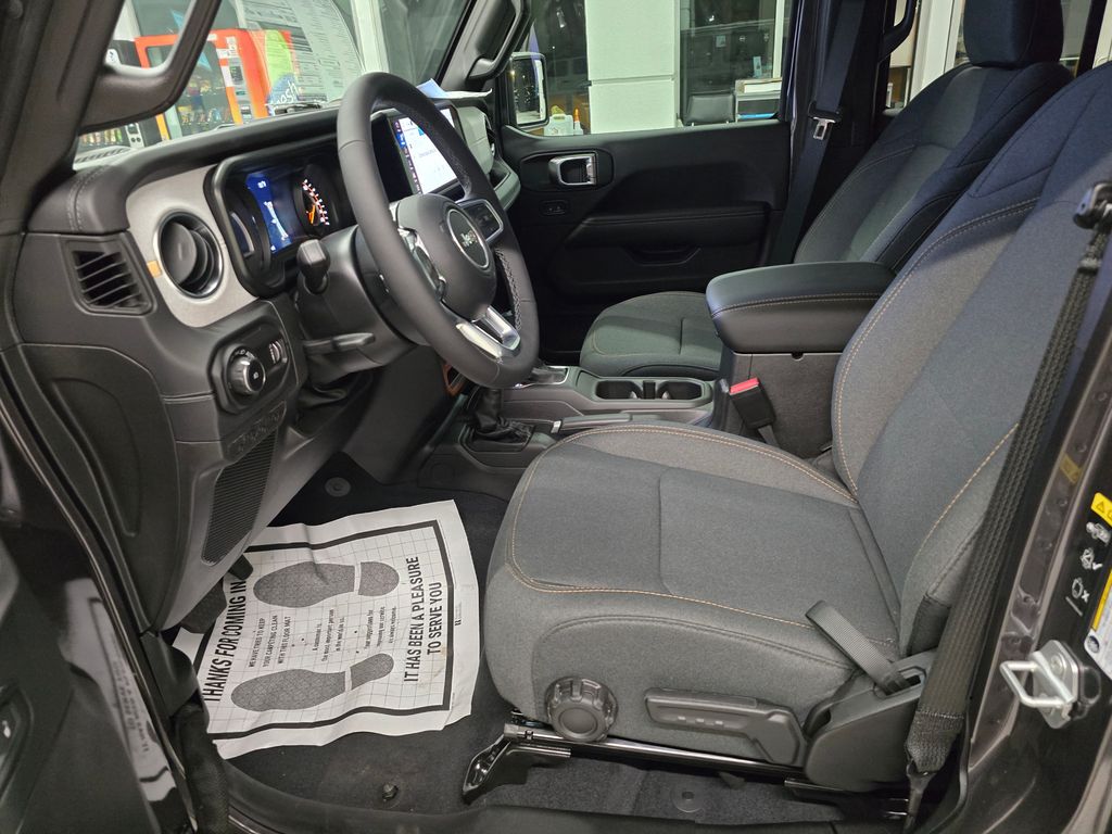 2025 Jeep Wrangler 4-Door Sahara - Photo 16