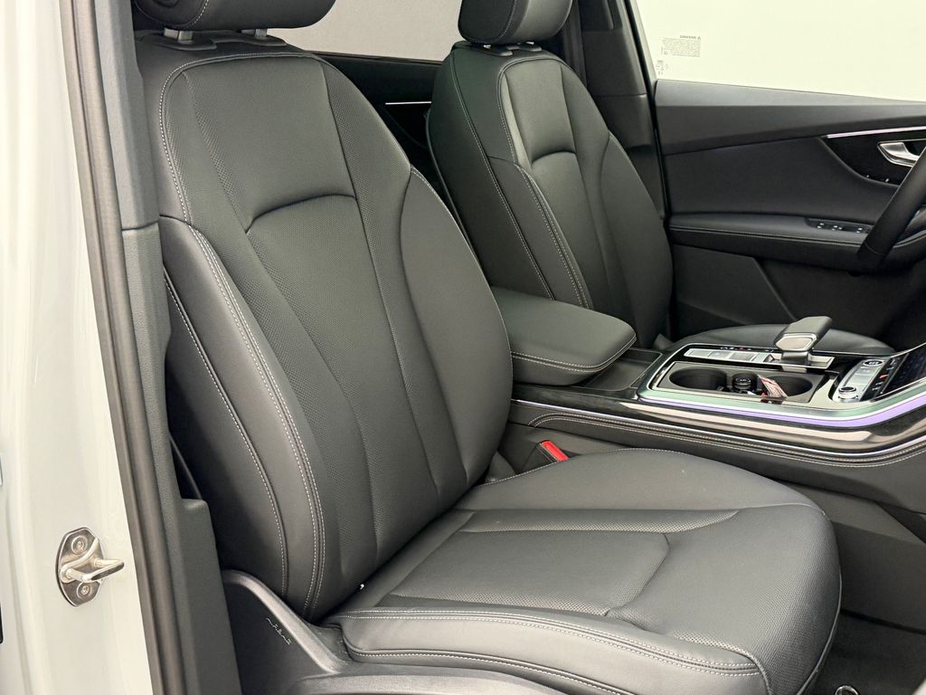 Thumbnail: 2026 Audi Q7 - 12
