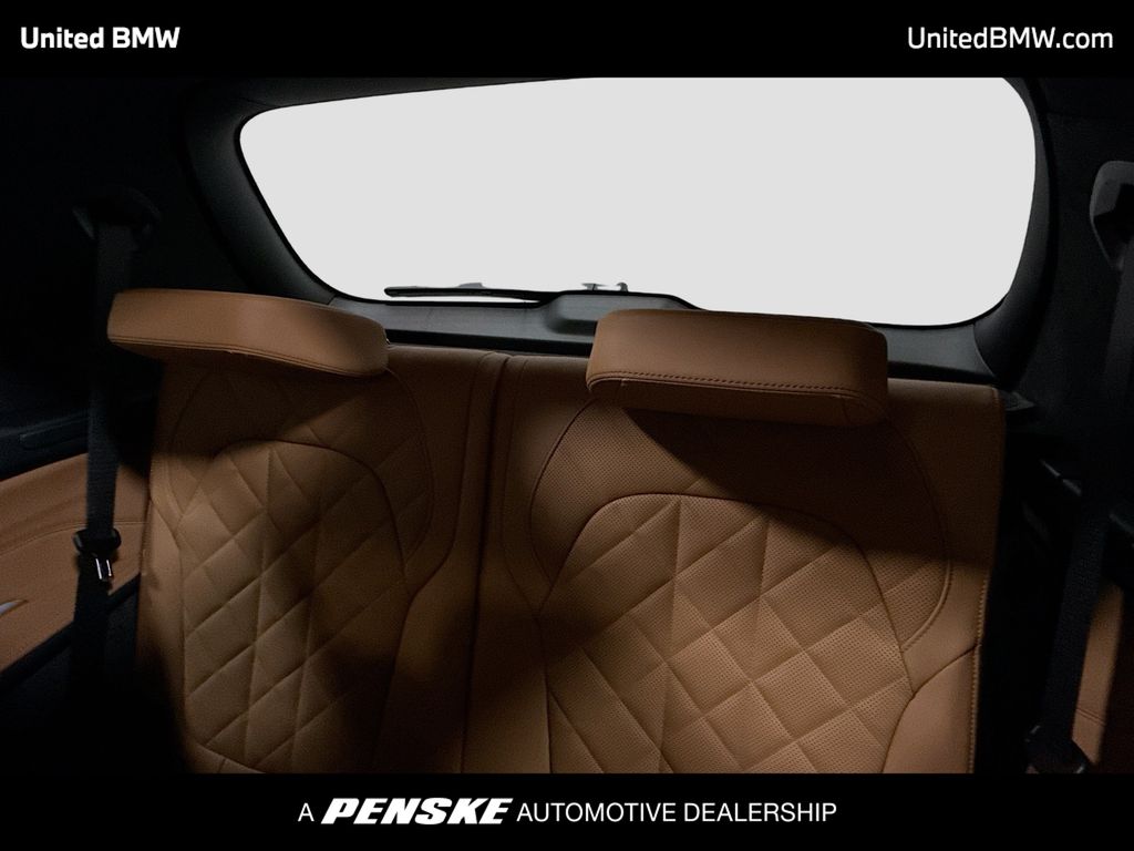 Thumbnail: 2027 BMW X7 - 21