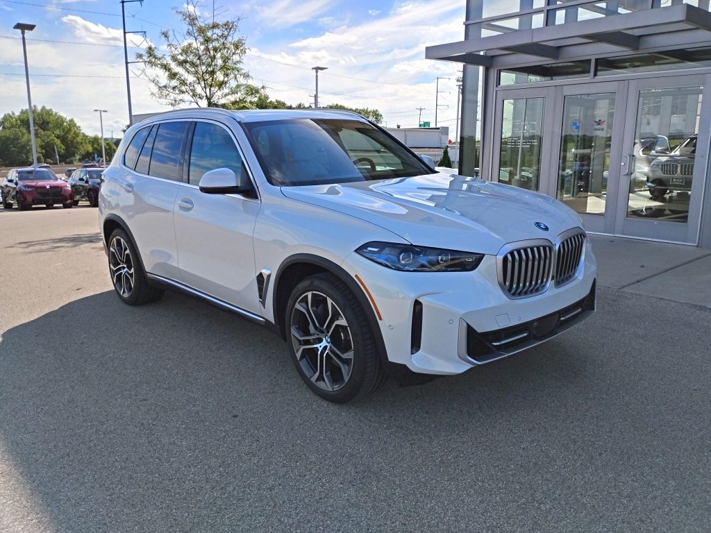Mineral White Metallic 2026 BMW X5 SUV / Crossover All-Wheel Drive 8-Speed Automatic