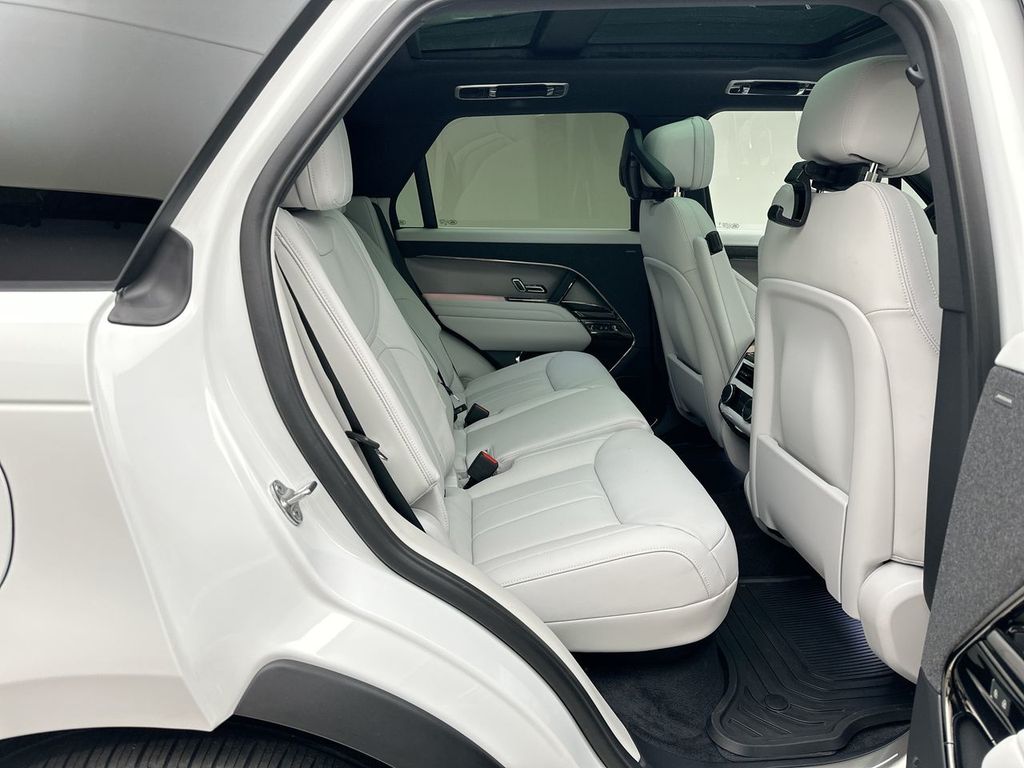 Thumbnail: 2026 Land Rover Range Rover Sport - 7