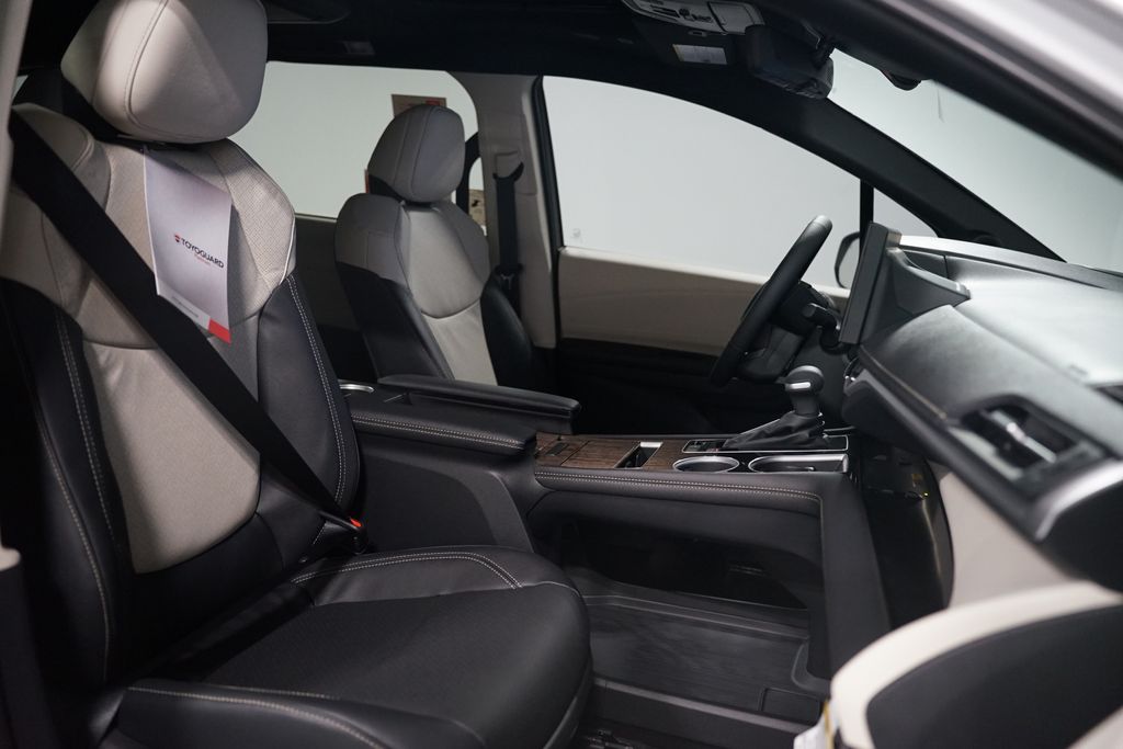 Thumbnail: 2025 Toyota Sienna - 18