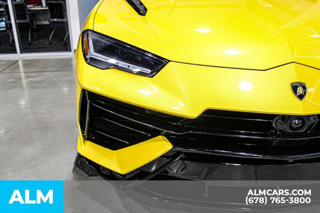 Used 2023  Lamborghini S image 10