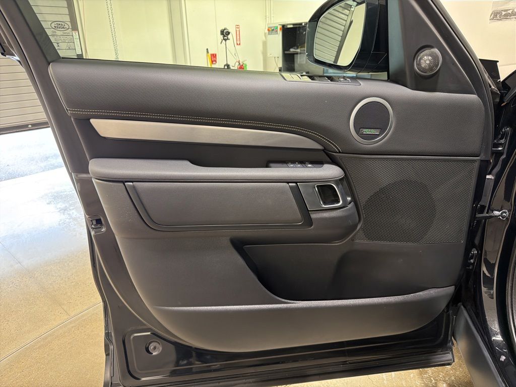 Certified Used 2025 Black Land Rover Dynamic SE image 9