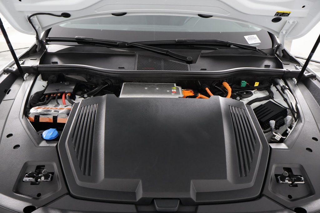 Thumbnail: 2024 Audi Q8 e-tron - 15