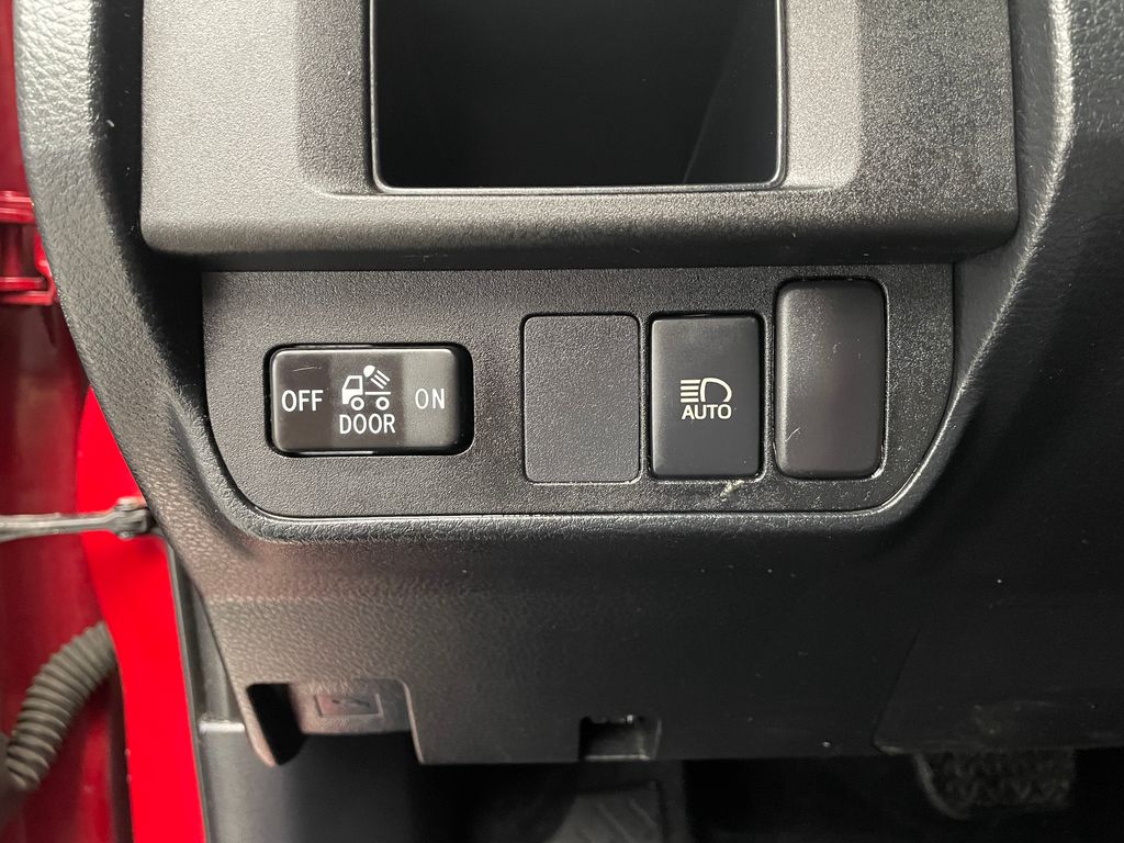 Thumbnail: 2019 Toyota Tacoma - 19