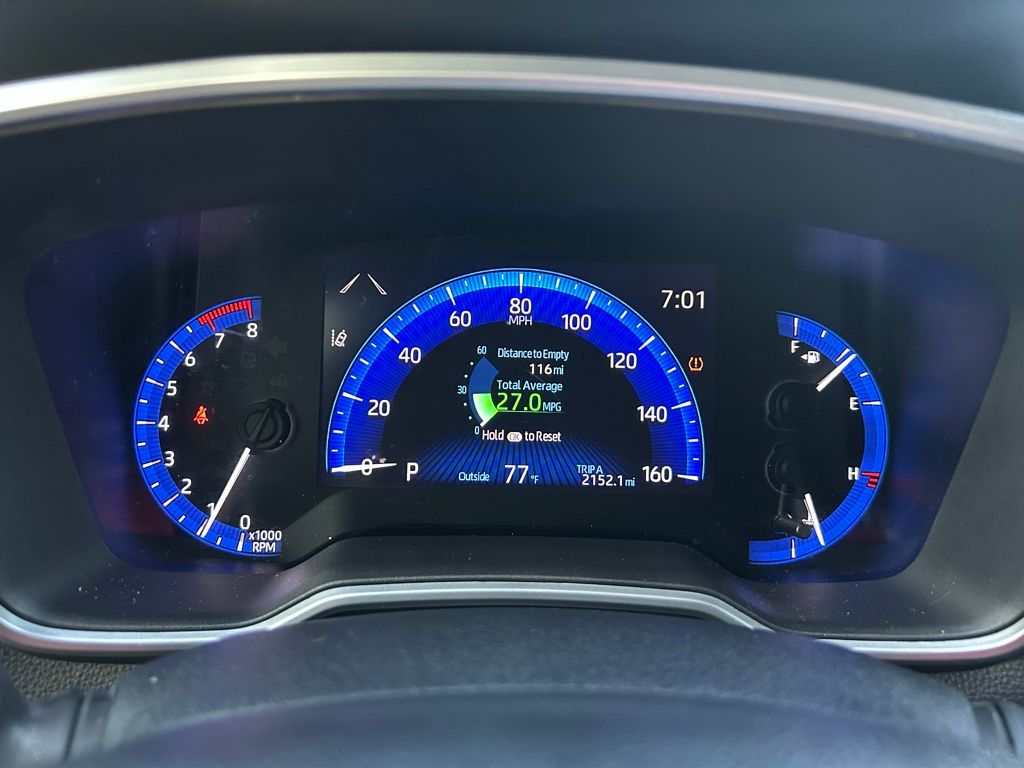 2022 Toyota Corolla Cross XLE 23