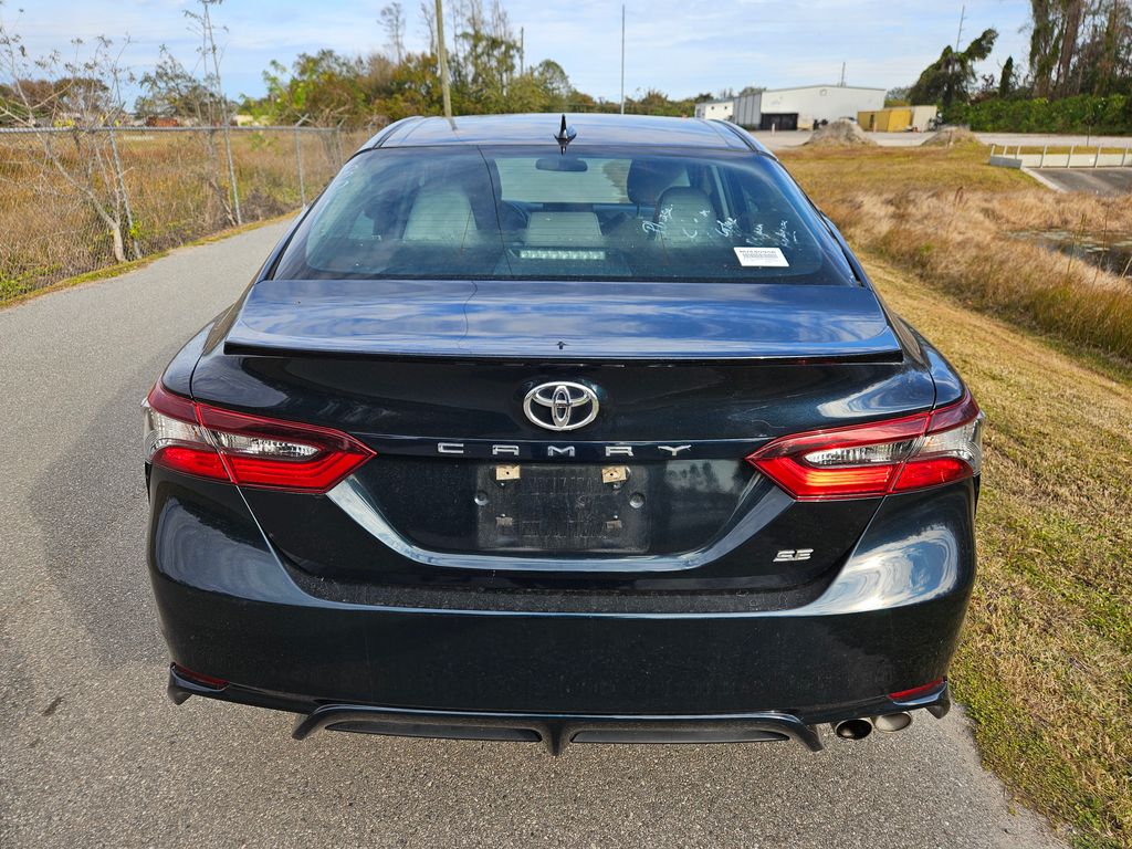 2021 Toyota Camry SE 4