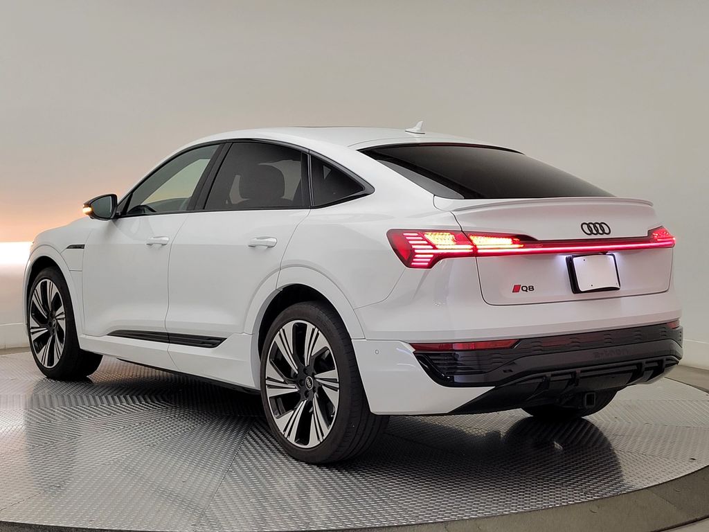 Thumbnail: 2024 Audi Q8 e-tron - 4