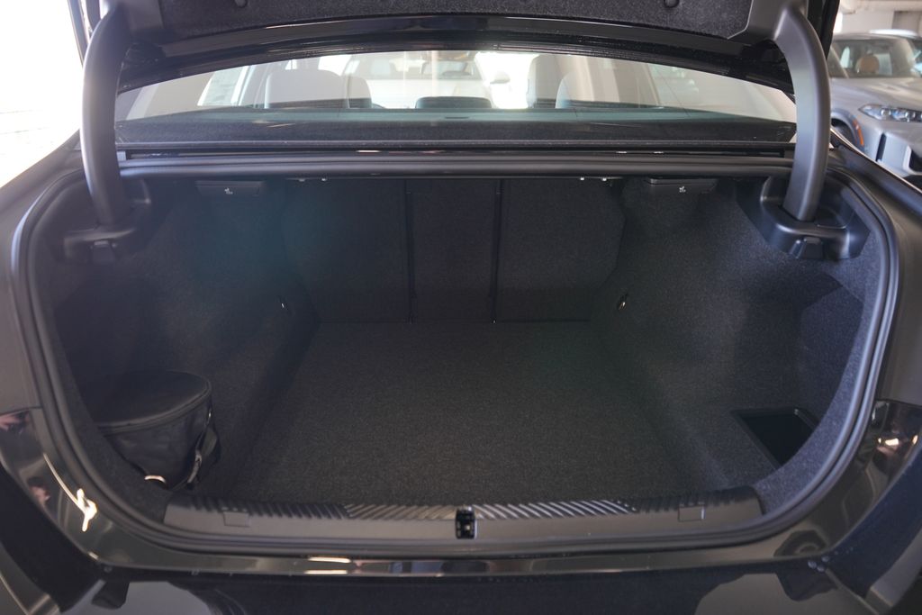 Thumbnail: 2026 BMW 5 Series - 21