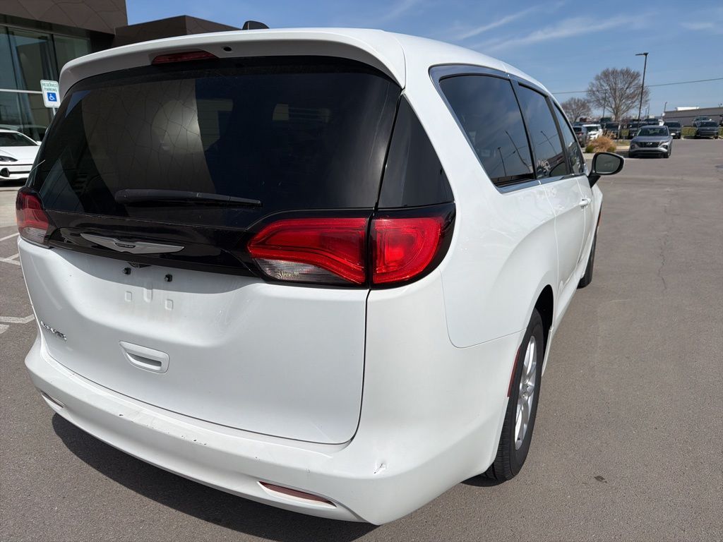 2023 Chrysler Voyager