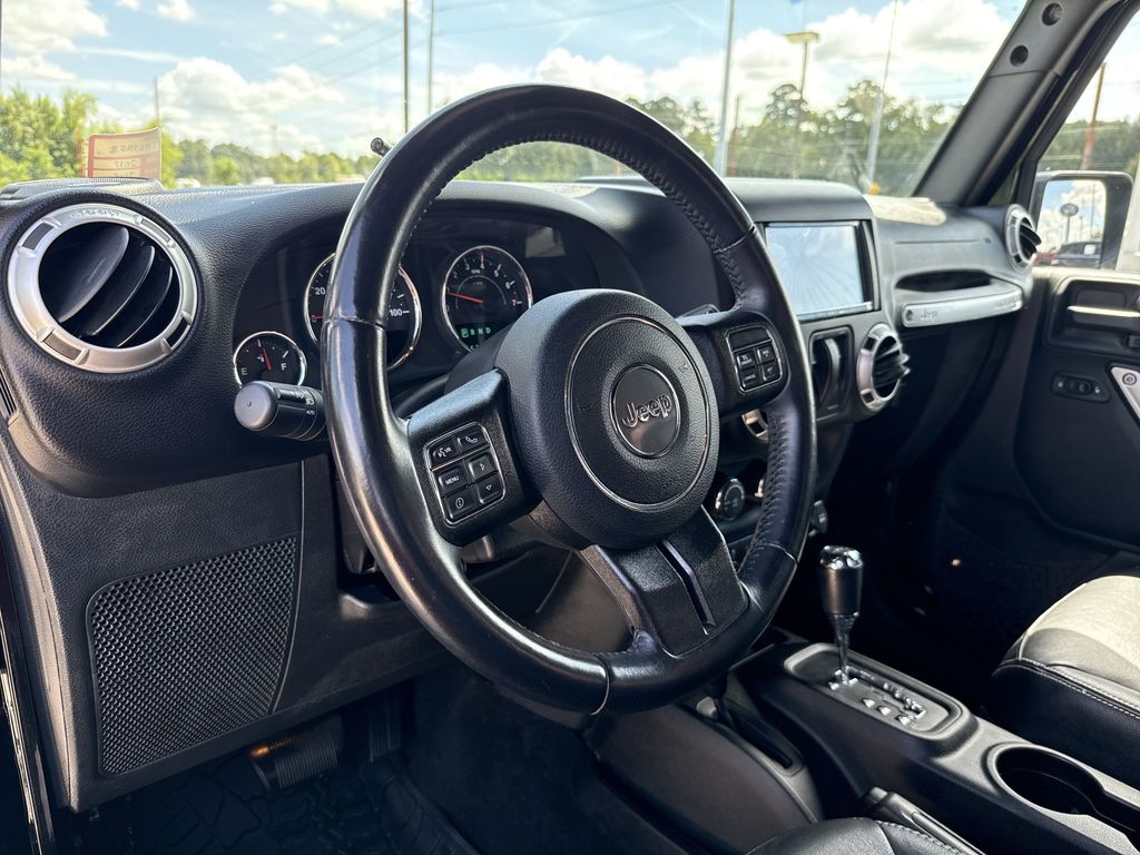 2017 Jeep Wrangler Sahara - 7