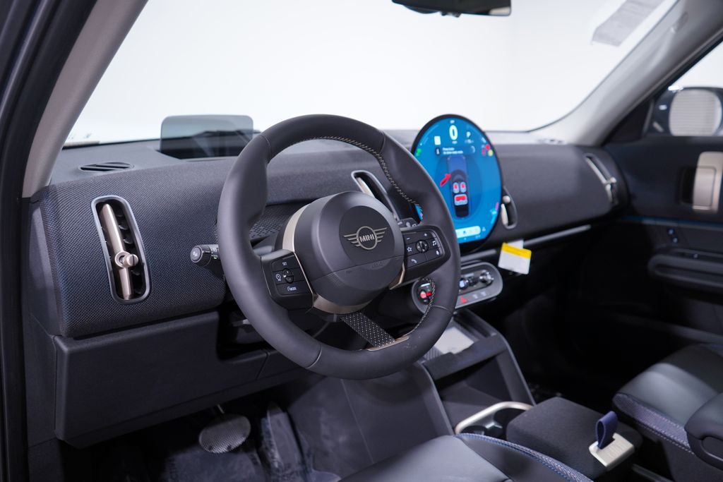 2025 MINI Cooper Countryman Base 6