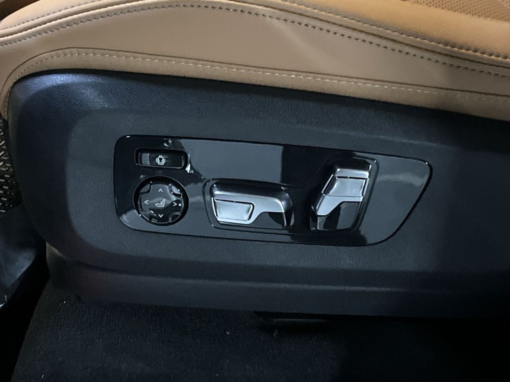 Thumbnail: 2026 BMW X7 - 12