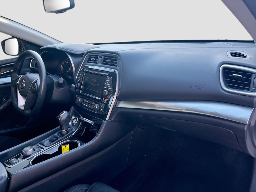 Used 2019 White Nissan 3.5 S image 26