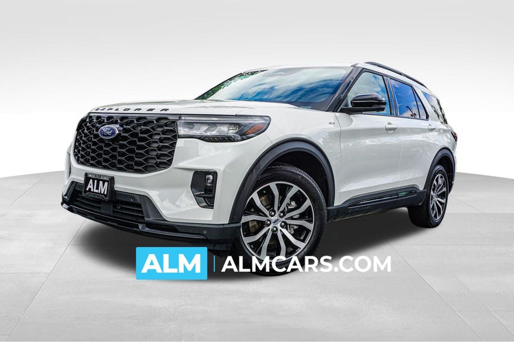 2025 Ford Explorer ST-LINE's photo