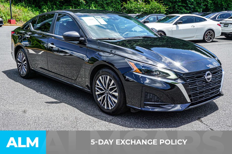 Used 2025 Black Nissan 2.5 SV image 4