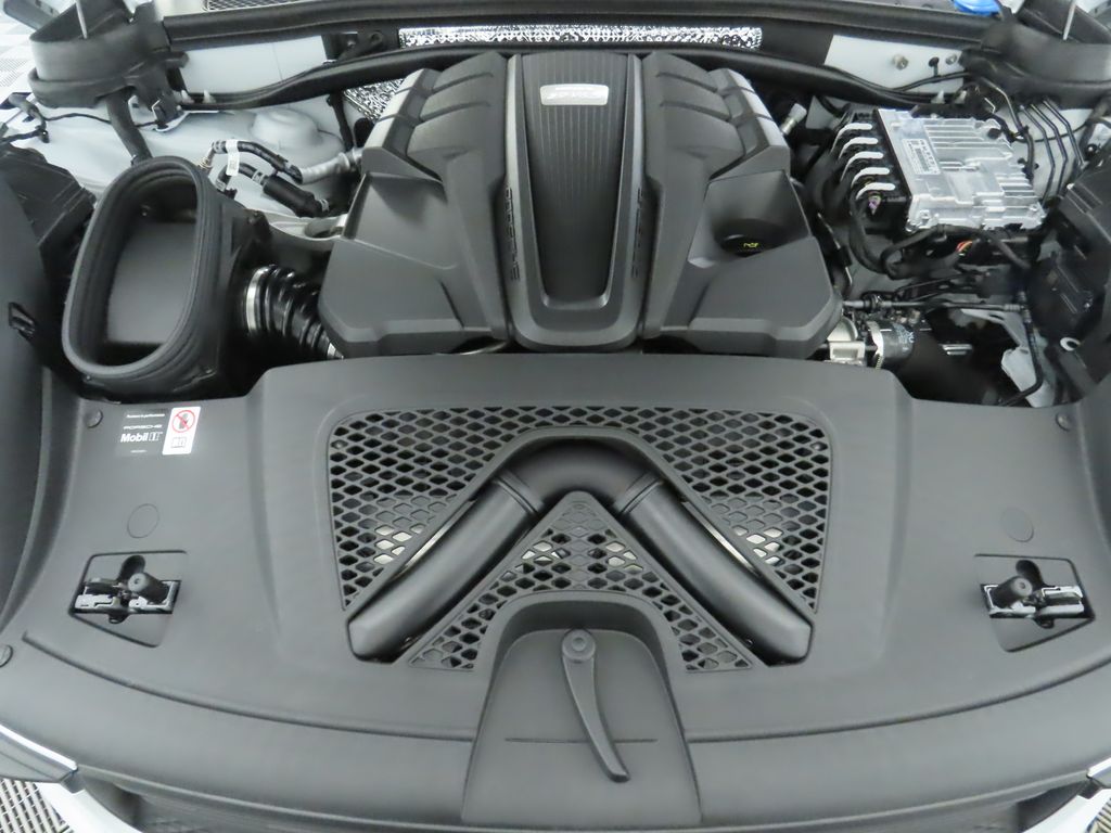 Thumbnail: 2025 Porsche Macan - 32